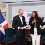 Abinader comparte con la comunidad dominicana en Emiratos Árabes Unidos