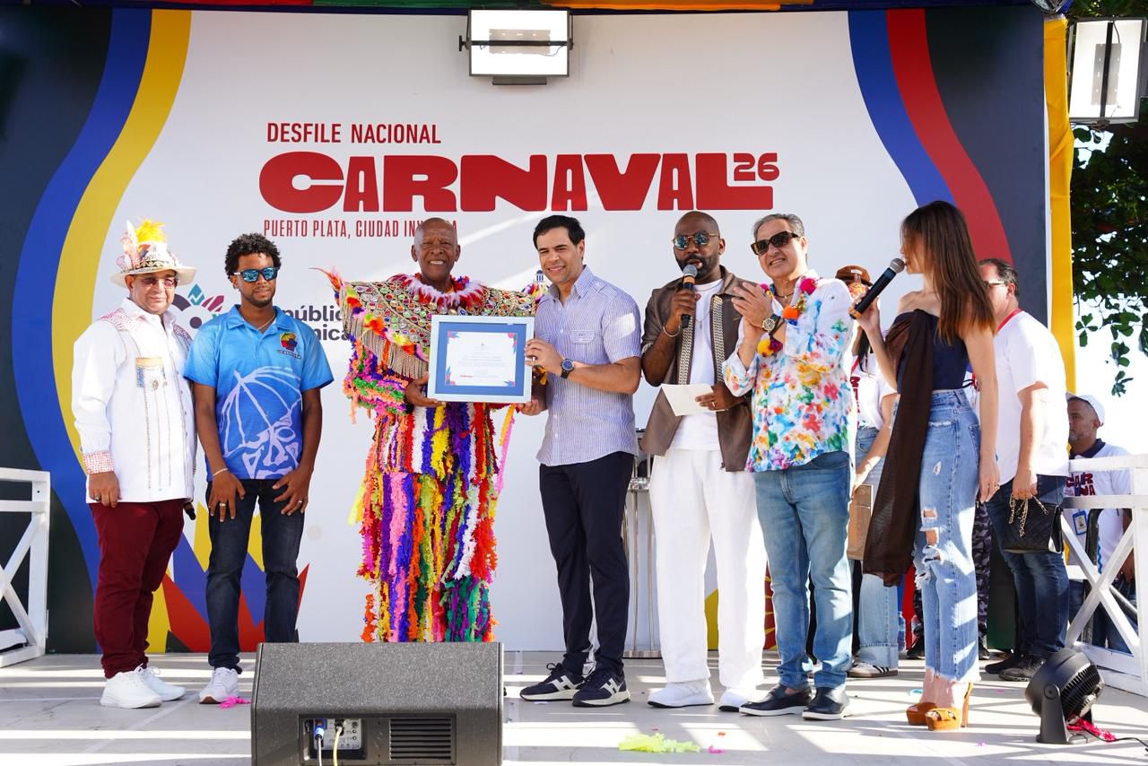 El Desfile Nacional de Carnaval 2026 llena de color, música y alegría el malecón de Santo Domingo
