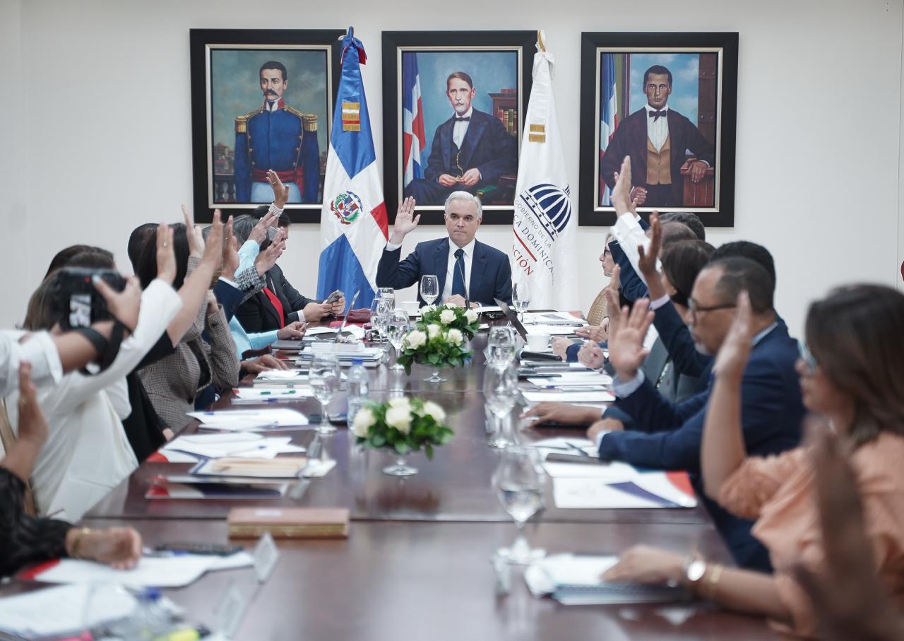 Ministro impulsa Estrategia Nacional de Educación Digital para modernizar el sistema educativo