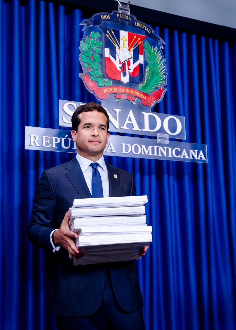 Omar Fernández impulsa eliminación del impuesto a préstamos hipotecarios