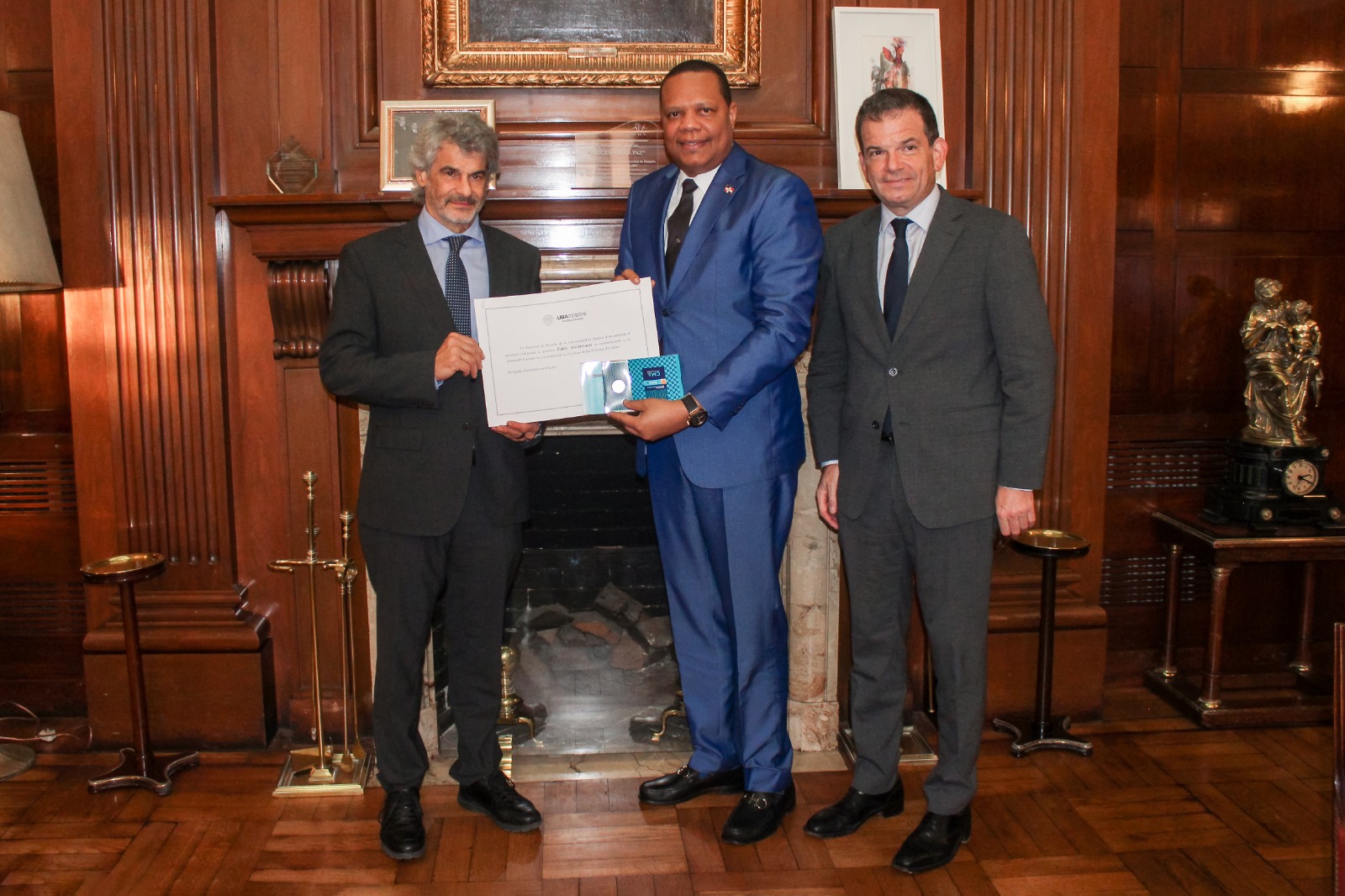 Universidad de Buenos Aires reconoce a Eddy Alcántara por su liderazgo global en la defensa de los consumidores