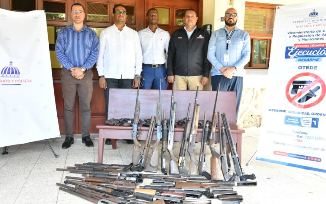 Central Romana Corporation entrega a Interior y Policía 62 armas de fuego en desuso