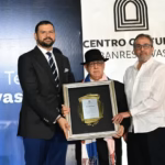 Banreservas reconoce a Giovanny Cruz por su trayectoria y aportes a la escena dominicana