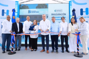 Abinader y Landrón entregan remozamiento y ampliación del Hospital Periférico Dr. Antonio Trueba en Santiago