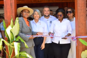 Hecmilio Galván inaugura Restaurante de Pescadores Tilamiches en Dajabón