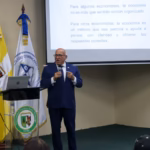 Intendente de Bancos exhorta a futuros economistas de la UCSD a fortalecer sus competencias digitales y comunicar de forma práctica