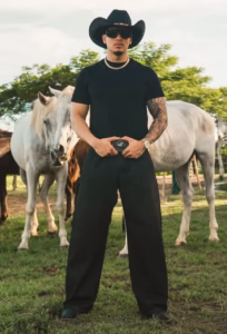Cristian Robles supera los 59 millones de visualizaciones en YouTube y prepara su llegada a los escenarios de Latinoamérica
